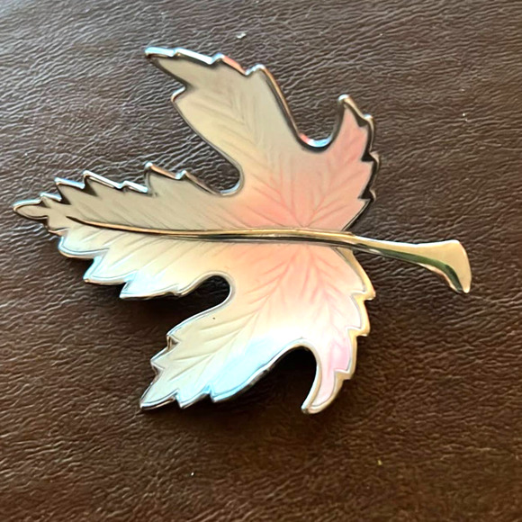 Vintage white and pink maple leaf brooch pin - over 2 inches - Picture 1 of 6